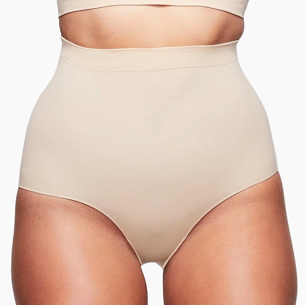 ✨SKIMS Seamless Sculpt MID-WAIST BRIEF in Sand/Tan, Large/Extra Large L/XL NWOT✨